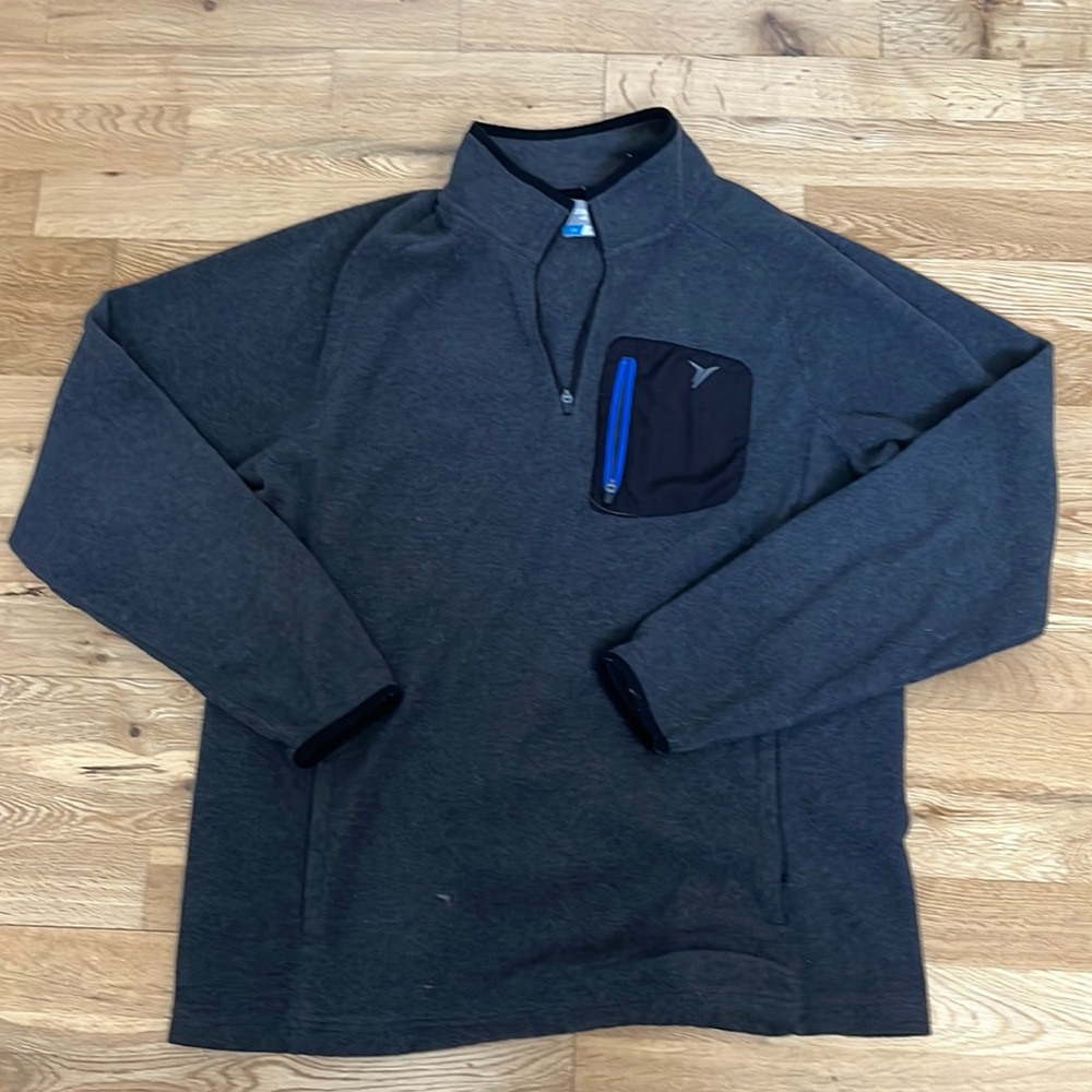 Comfy soft men’s grey quarter zip.